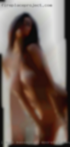 I suck, massage in Moorefield WV, top and amateur bottom too.